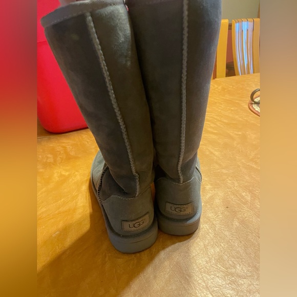 Uggs - Picture 6 of 9